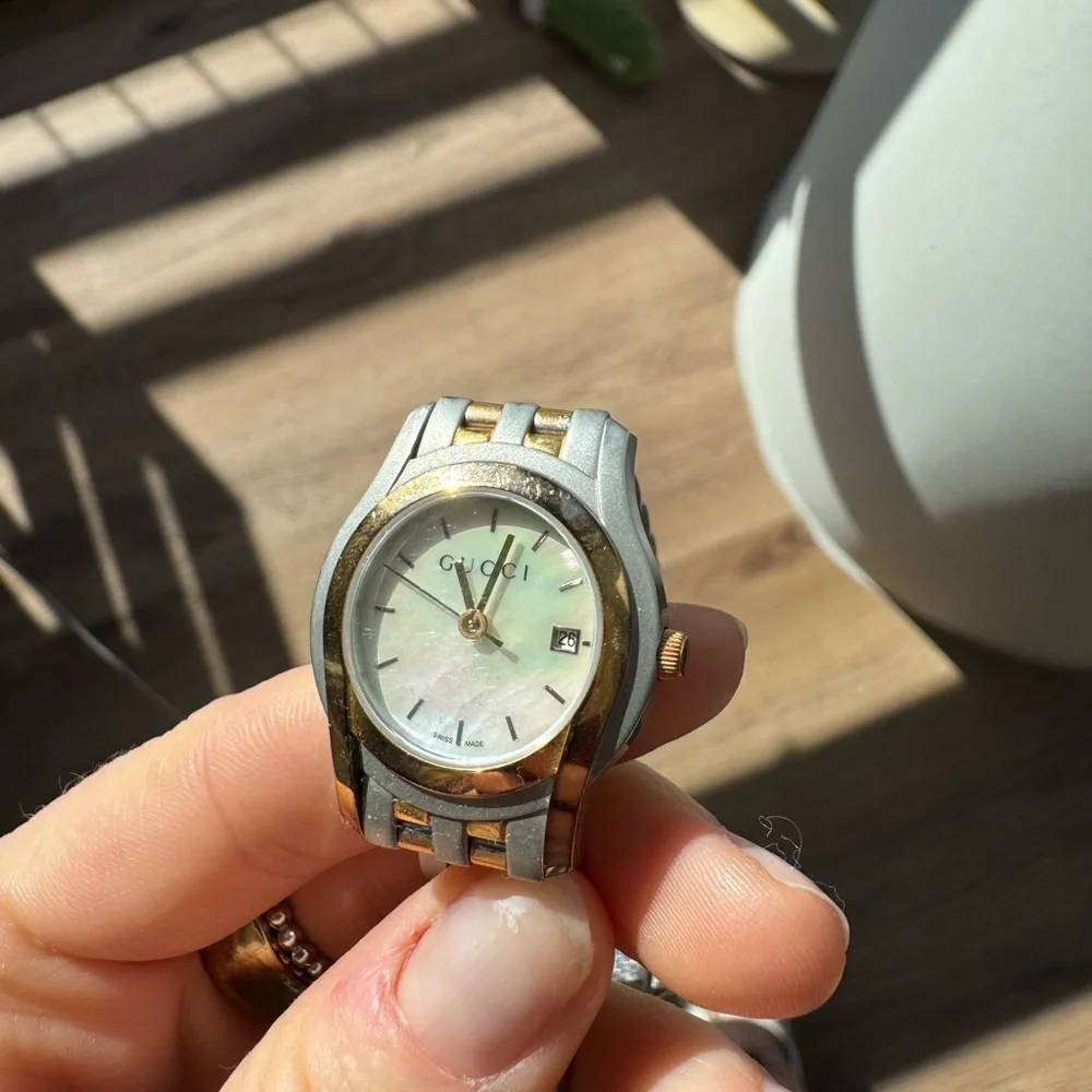 Vintage Gucci 5500L Women’s Two-Tone Watch | Swiss Made | Mother-of-Pearl Dial - Picture 5 of 7